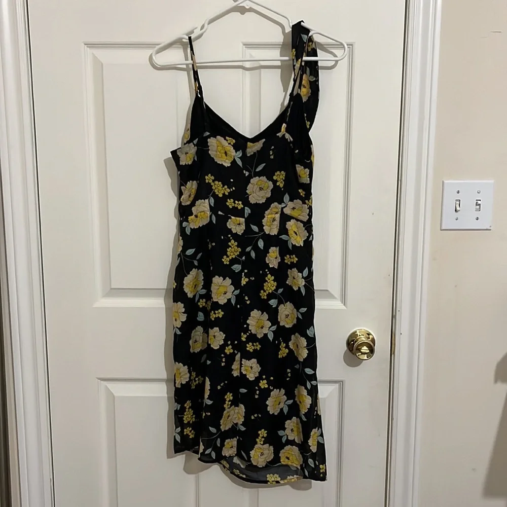 Cupcakes and Cashmere Ariadne Floral Ruffle Trim Dress‎ NWT - Picture 5 of 9